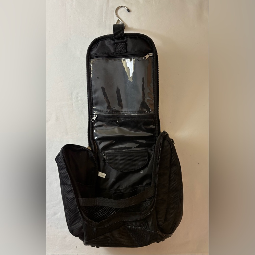 EUC Hanging Black Travel Toiletry Bag for Men and Women